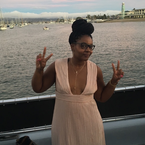 Meet your Posher, Janelle - Picture 2 of 3